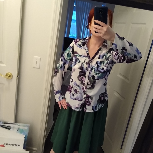 EXPRESS floral button-down blouse - Picture 4 of 14